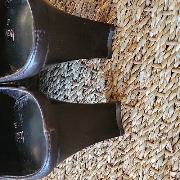 LIZ CLAIBORNE FLEX Dark Brown Slip On Leather Upper Heels. Size Is 6.5 M - Picture 7 of 8